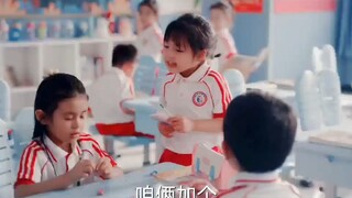 家长群承包春节笑点 果宝为了要爸爸妈妈买新的电话手表……让闺蜜假装踢自己……最后被闺蜜揭发了……哈哈哈哈