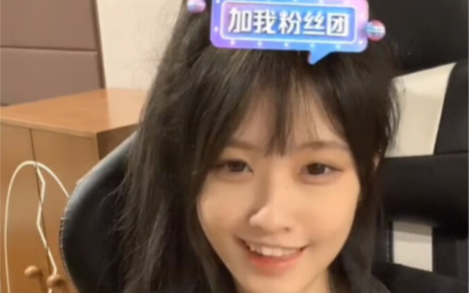 Mengenai adik ular yang tak bersepatu, dia memperlakukannya dengan lembut lagi hari ini.