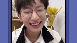 我看起来不够高兴吗