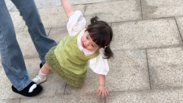 Ra ngoài mà không có ba người thì chẳng kéo nổi.