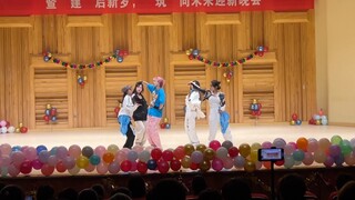 迎新晚会上跳Shalala，给新生们一点小小的kpop震撼，这是我的第一个solo舞台，请多多支持吧