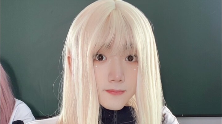 แดดจ้ากำลังสดใส เสียงจักจั่นขับขานดังก้อง แสงอาทิตย์สาดส่องให้เหล่าวัยรุ่นในวันที่งดงามที่สุด…