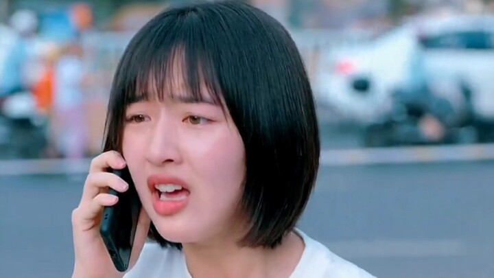 Kỳ thi đại học, mẹ cầm nhầm giấy báo thi, xem qua màn hình mà cũng thấy hồi hộp thay.