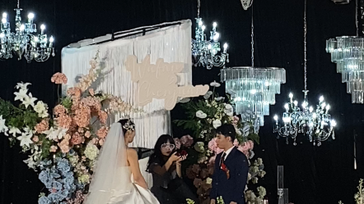 ไม่นะ เพื่อนเจ้าสาวคนไหนที่แอบนามธรรมขนาดนี้!!! อ้อ ฉันเองแหละ คิดได้ (ถ้าเจ้าสาวยินยอม ฉันจะทำอะไรใ