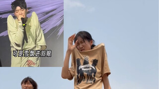 肩膀其实不是瘤子，是假的垫在里面的，中间那个才是