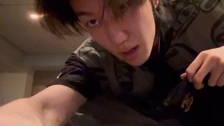 Causes extreme comfort! Xu Minghao's latest dance studio◎Vertical screen straight shot