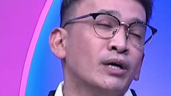 Di balik senyumnya, ada hati seorang ayah yang hancur karena rindu anak.