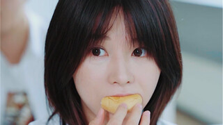 Em là niềm vui của tuổi trẻ.