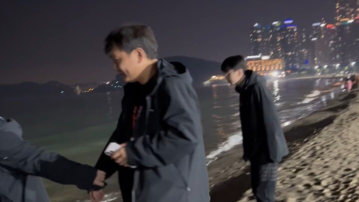 Đã đến Busan rồi nha meo [BLG Bù Lù Lù _ BLG cố lên] Đi dạo ven biển sau bữa tối sướng quá nha meo 🏖