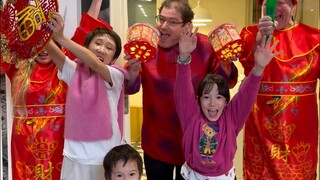 外国财神携全家祝大家发大财