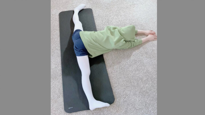 A boy does the splits