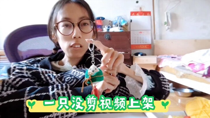 Karya buatan tangan orang lumpuh—semoga teman-teman yang lewat bisa kasih like, komen, dan subscribe