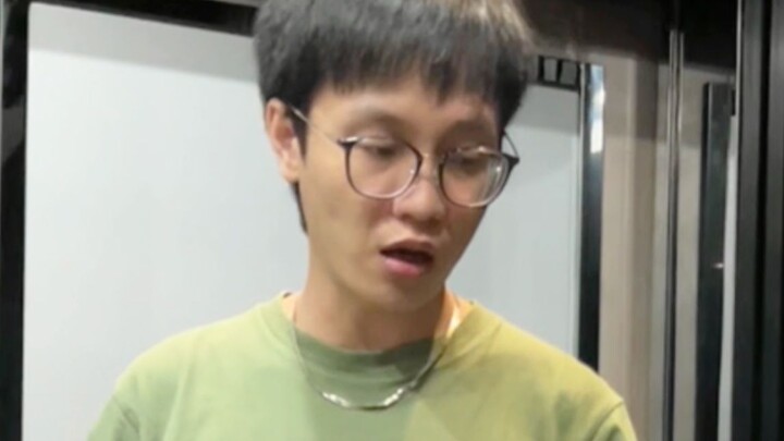 Giáo viên dạy lái xe chuyển sang làm nhân viên bình thường