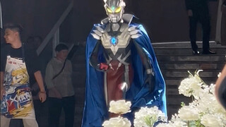 新郎后台真硬！能请来他送戒指！