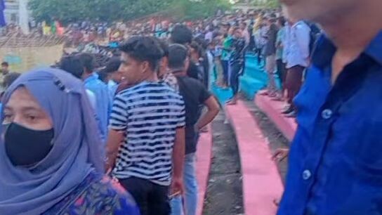 আমি জীবনে এই প্রথম ফুটবল খেলা দেখতে স্টেডিয়ামে গেলাম 🥰