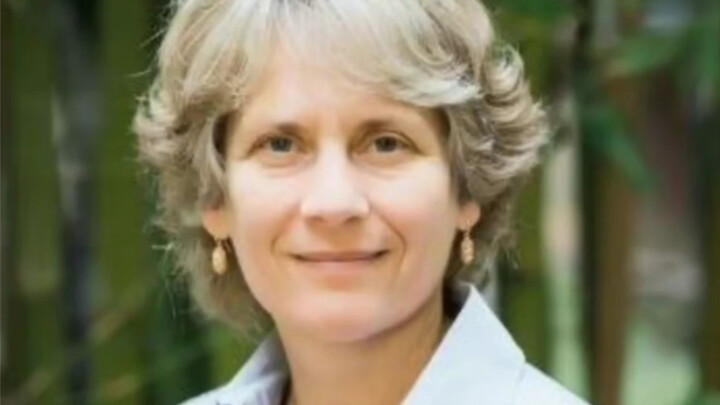 This must be the glass ceiling for women! What an overpowered life!