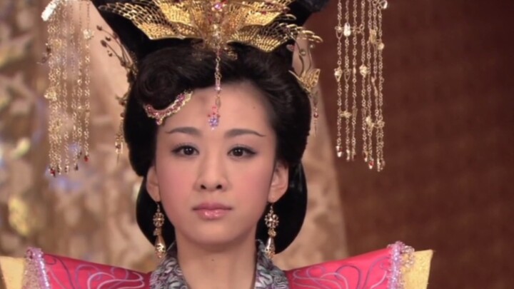 إحداهما جارية مدللة قاسية القلب، والأخرى إمبراطورة رحيمة ولينة القلب.