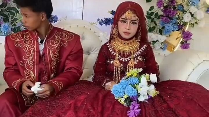 udah tua bukannya nikah malah maling mangga