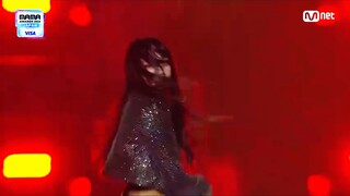 YG, take a look, this is how a main dancer should be treated!!!