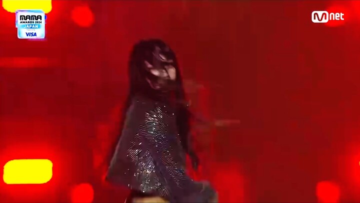 YG, take a look, this is how a main dancer should be treated!!!