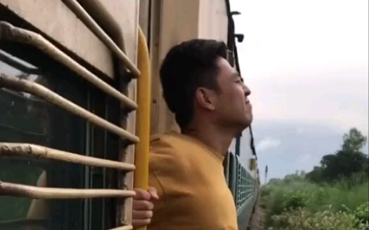 รถไฟในอินเดียน่าตื่นเต้นมาก ฉันรู้สึกเป็นอิสระในขณะนั้น