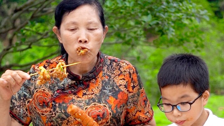 ยังไม่เคยกินลูกชิ้นทอดหน้าโรงเรียนเหรอ? จัดไปเลย!