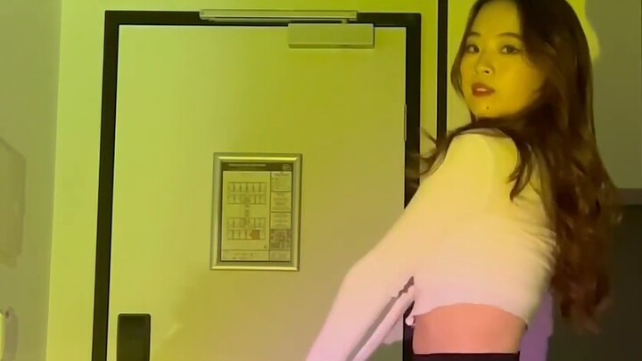 [Coco] Super close-up vertical screen｜Re-dance classic Miniskirt with slits and high heels｜Miss AOA 
