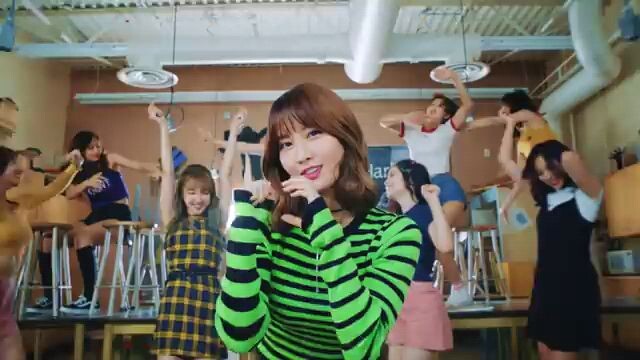 TWICE "LIKEY" MV