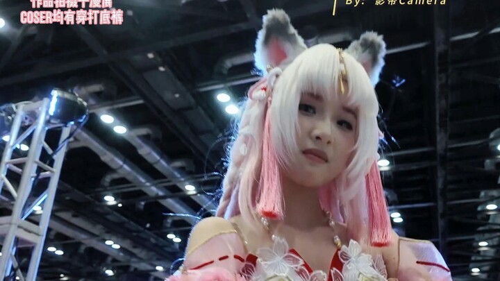 Potret candid coser di pameran komik Beijing, versi abstrak