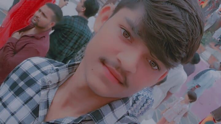 जो भी भारत से  जुड़ा है वह मुझे फॉलो कर लो मैं उसे फॉलो बैक दे दूंगा और बताऊंगा कैसे वीडियो बनाना 🫰