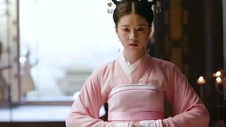 Beauty pageant assesses star fortune, revealing that she will become the future empress...