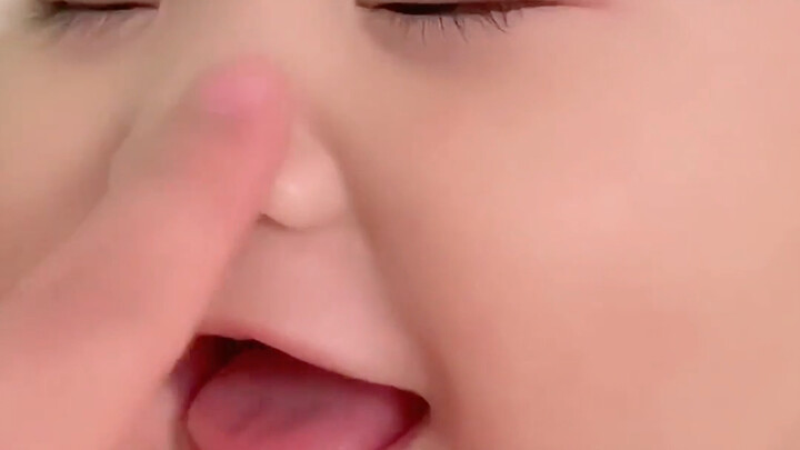 Come and feel the charm of the human cub's sweet mouth!