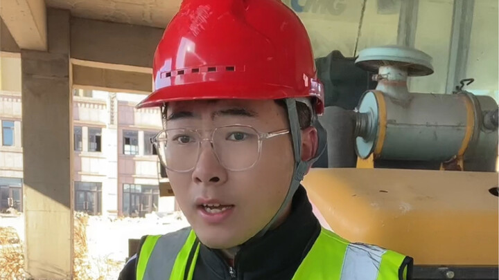 Mengeluarkan surat denda di lokasi konstruksi pada berbagai tahap pekerjaan