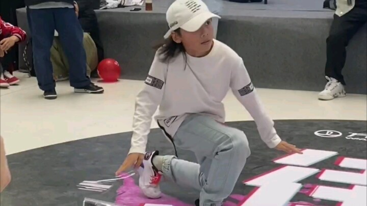 Pernahkah Anda bertemu DJ seperti ini di sebuah kompetisi?