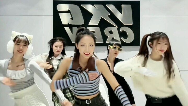 [VKG Dance Troupe] Shaking the head first step, eyes firm and confident