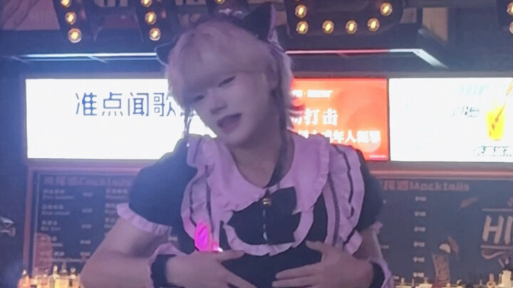 The full version of Xiaonanliang’s hip-shaking dance from the bar is here!