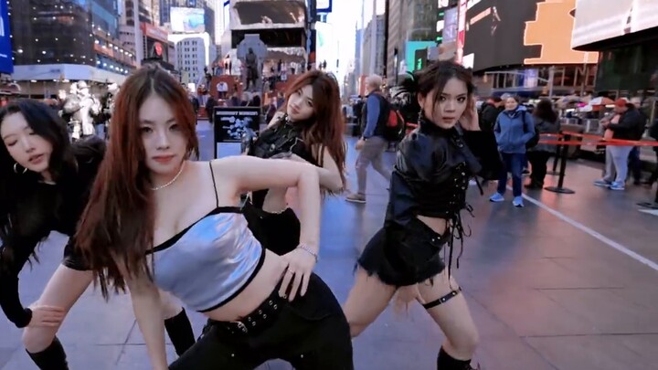 Mobil pertama di Times Square, New York [Whiplash] riasan super-realistis dan cover lagu lengkap ber