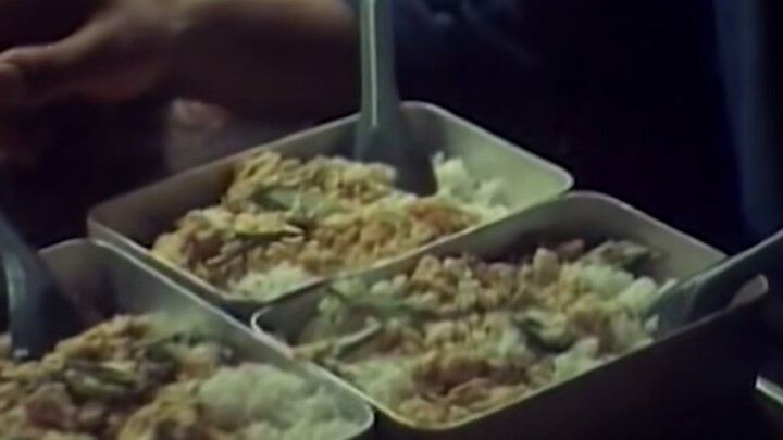 Train lunch boxes in old Chinese movies