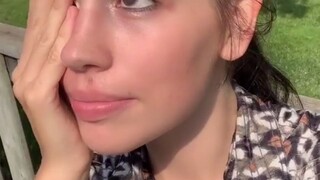 يتغير لون عينيها عند تعرضها للشمس