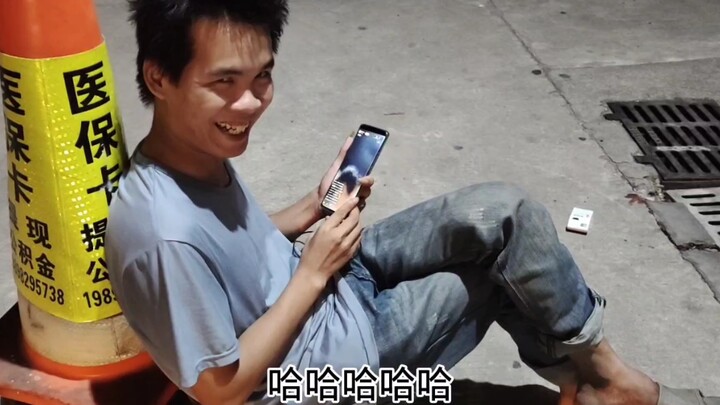 โหวหลงเจอรักแท้แล้วสักที ถึงได้เริ่มอาบน้ำโกนหนวดเปลี่ยนตัวเองเสียที!