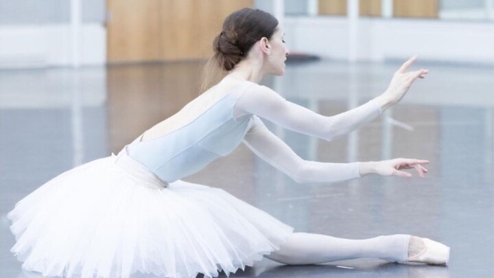 [Ballet] Marianela Nunez, vũ công chính của Emperor Entertainment Group, đang tập luyện Biến thể Bla