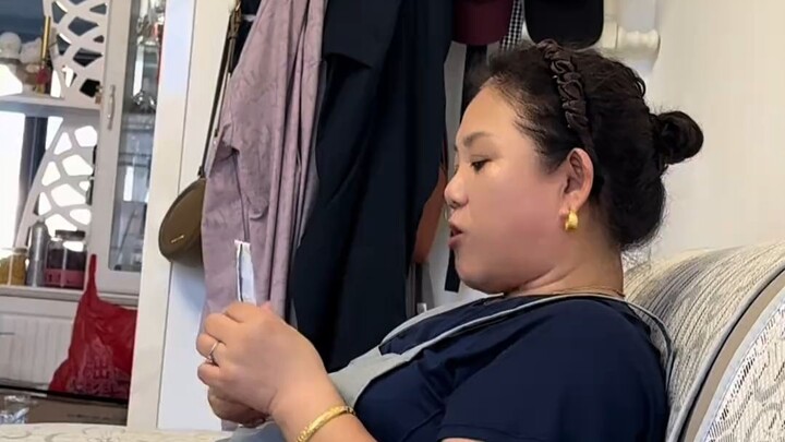 Hahahaha, ibu tua yang sangat bijak di dunia ini