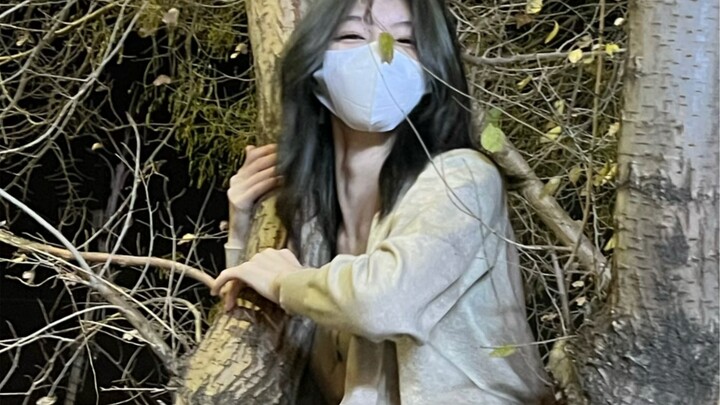 I met a photographer outside today and took a group of forest girl photos