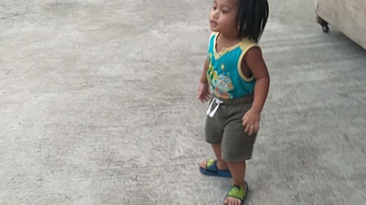 Yung  sumasayaw lang sya tapos pasimpleng kumuha ng tinapay at fudgee bar😂😂😂