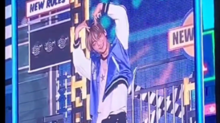 【崔秀彬】像做梦一样 在东京巨蛋表演了kara前辈的Go Go summer! 并且还被前辈转发了