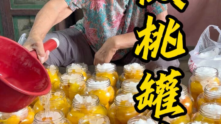 Mứt đào do bà tôi làm quả thật là số một, ngon quá chừng