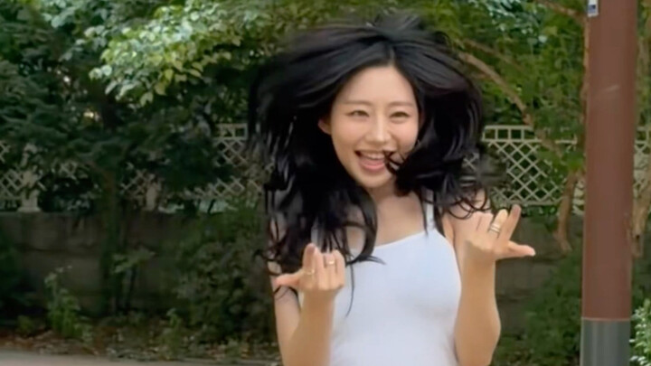 KISS OF LIFE JULIE Cover Dance of “Bubble Pop” 260701