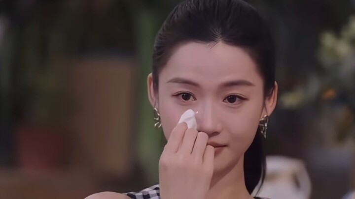 Leyan understands Xiao Mi’s vulnerability and her difficulty in expressing herself. The moment they 