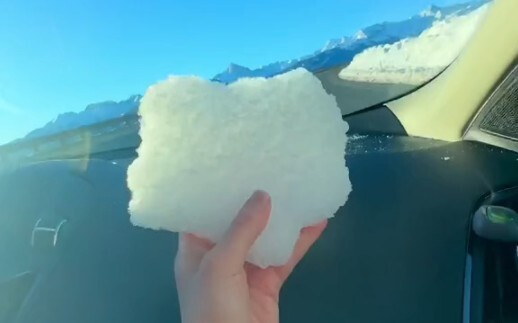 ชาวต่างชาติไม่ได้มาไกลหลายพันไมล์เพื่อนำก้อนหิมะธรรมชาติจากดินแดนหนาวเหน็บทางเหนือไปยังทะเลทราย ให้เ