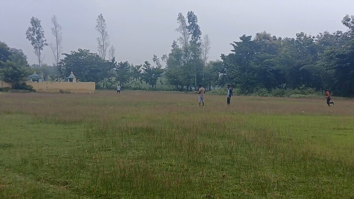 cricket bhujanga me khunshnam ne ashiq ki dhulai ki